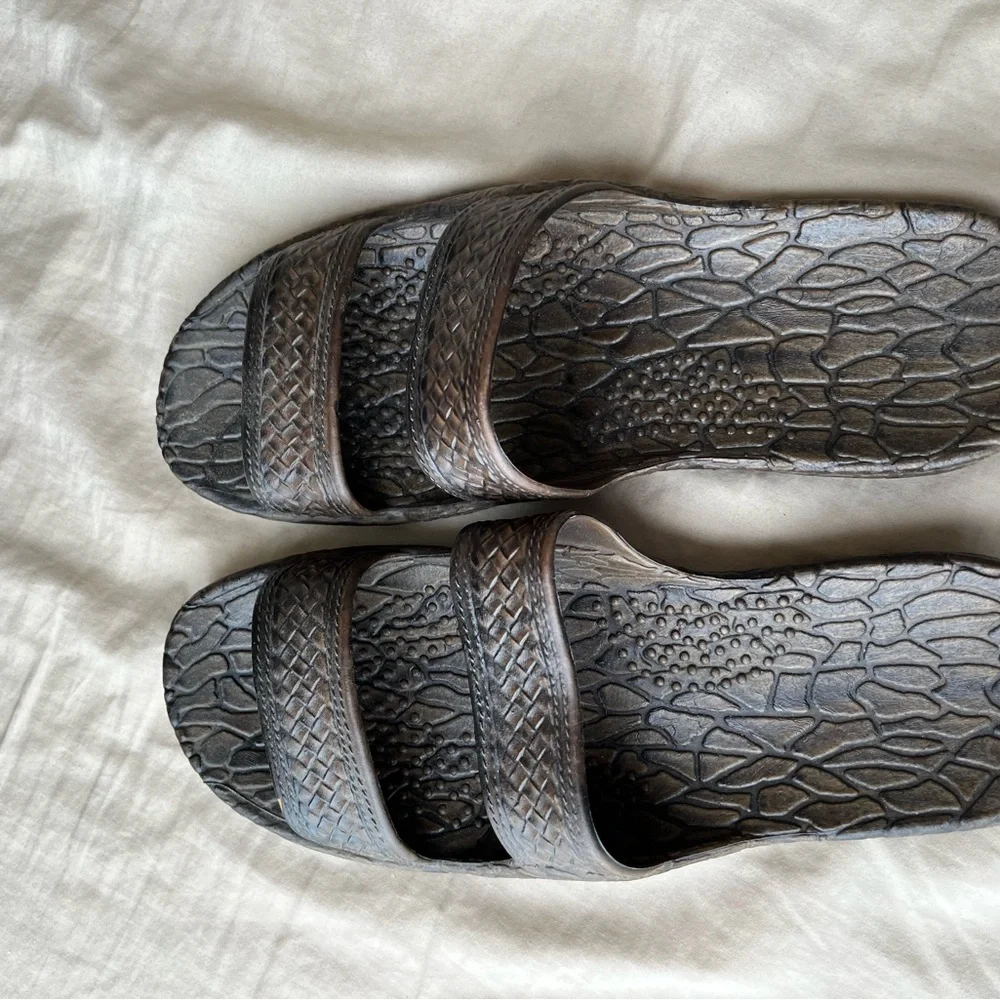 SANDALS! - Picture 4 of 5
